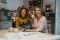 Das Bild zeigt Laura Dahlmeier mit Mutter und dem Plan des neuen Hauses auf der Tafel.