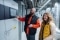 Das Bild zeigt Laura Dahlmeier und Thomas Pesendorfer an der Heizzentrale des Chaletdorfes.