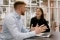Viessmann Young Talents im Gespräch miteinander.