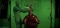 Das Bild zeigt Thomas Müller in FC Bayern München Trainingsjacke vor einem Green Screen und VR-Brille auf dem Kopf.