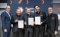 Das Bild zeigt Viessmann Mitarbeiter bei der Übergabe des SolarProsumer-Awards 2025..