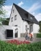 The photo shows a Viessmann heat pump in front of an older single-family home, symbolizing the heating room of the future