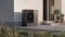 Das Bild zeigt die Viessmann Wärmepumpe Vitocal 250-A ie an einer Hauswand.